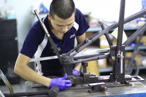 NHÀ MÁY TRÍ TƯƠNG 10 NAM SX KHUNG XE ĐẠP , xuất khẩu lao động đài loan , xkld đài loan