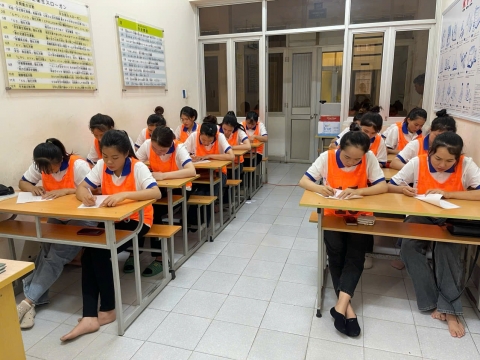 XKLD ĐÀI LOAN MIỄN PHÍ NHÀ MÁY QUANG BẢO ĐÀI BẮC , CAO HÙNG NHẬN 100 NỮ ĐIỆN TỬ LÀM THÊM RẤT NHIỀU