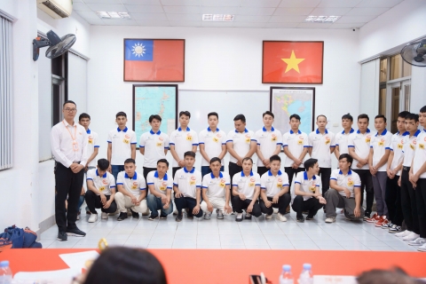 Chi phí xuất khẩu lao động (XKLĐ) Đài Loan năm 2026 dao động khoảng 3.500 –  cho đơn hàng công xưởng/hộ lý 3 năm, và chỉ từ 1.500 – 1.800 USD (dưới 40 triệu VNĐ) 